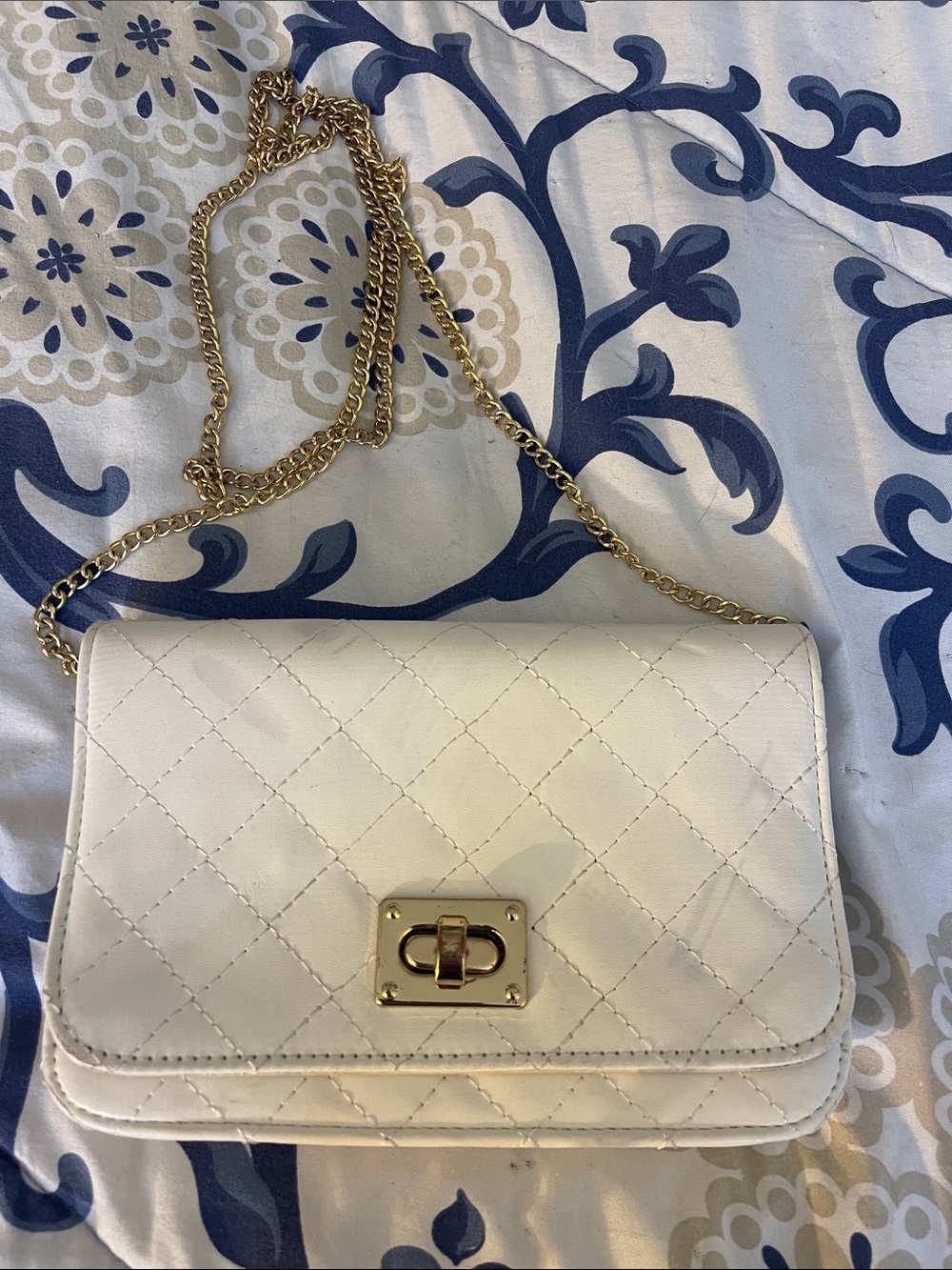 White shoulder bag